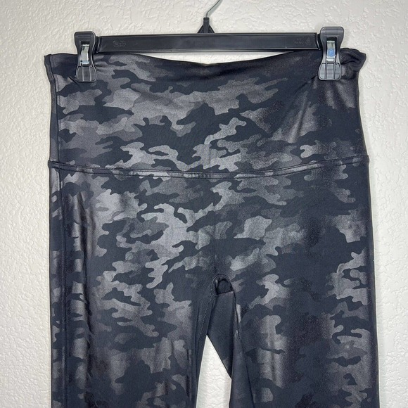 SPANX Faux Leather Camo High Waist Seamless Leggings XL Slimming Athleisure W21 - Picture 5 of 11